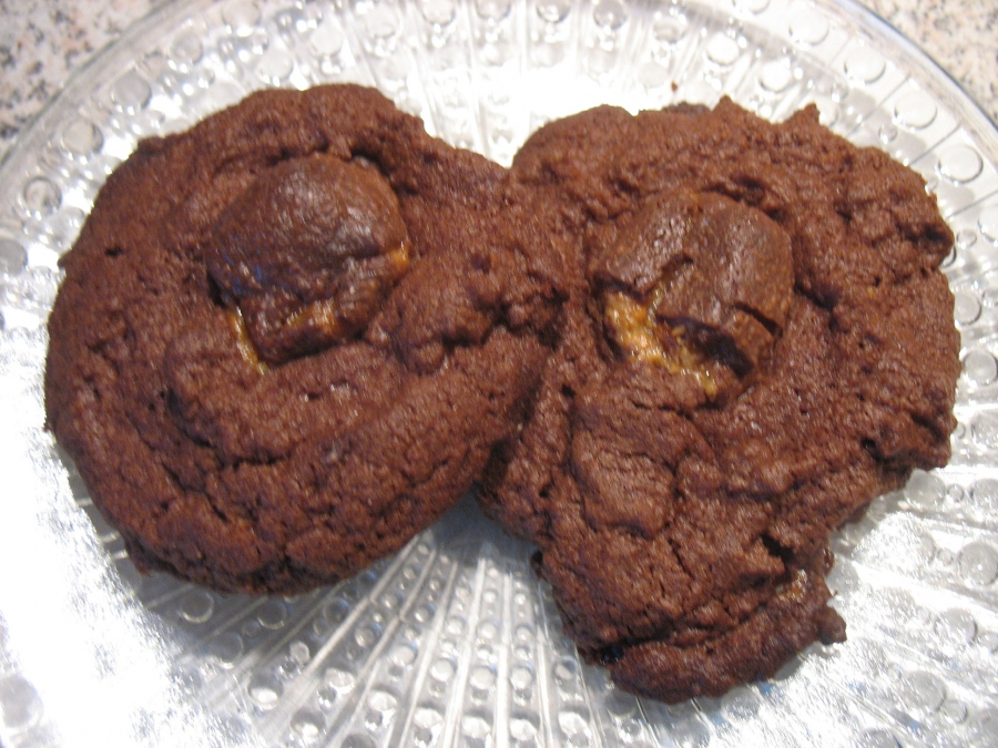 Knusprige Schoko-Cookies mit Snickers 9