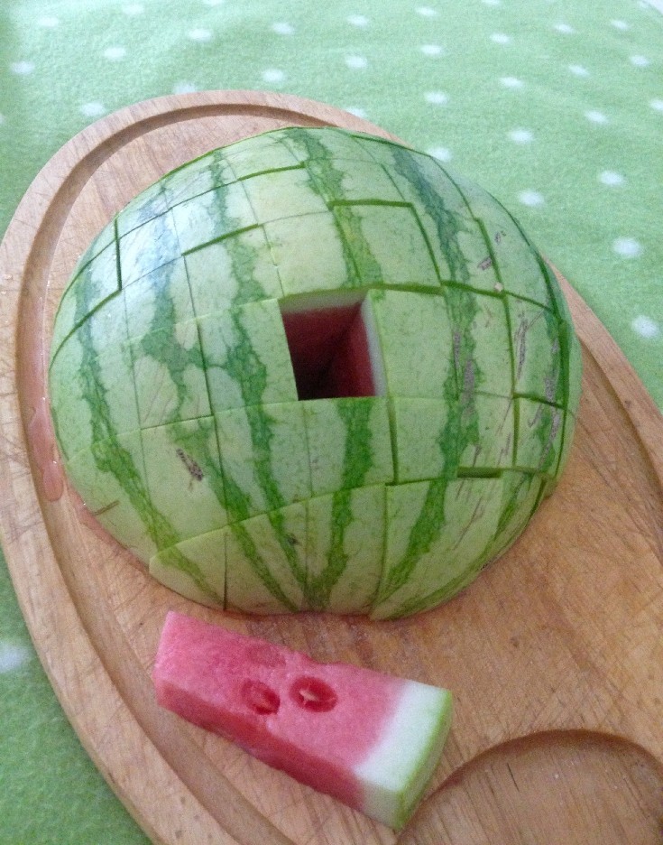 Wassermelone in Stiftform schneiden 2