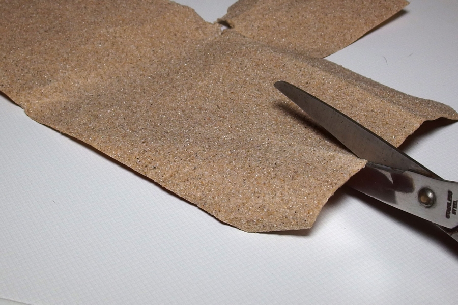 Haushaltsscheren werden wieder scharf mit Schleif- oder Sandpapier mit 160er Körnung.
