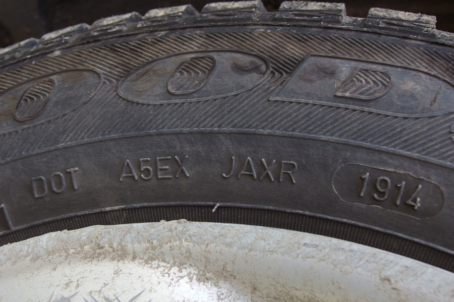 So kann man erkennen, ob der Reifenhändler einem seine alten Reifen andrehen will.