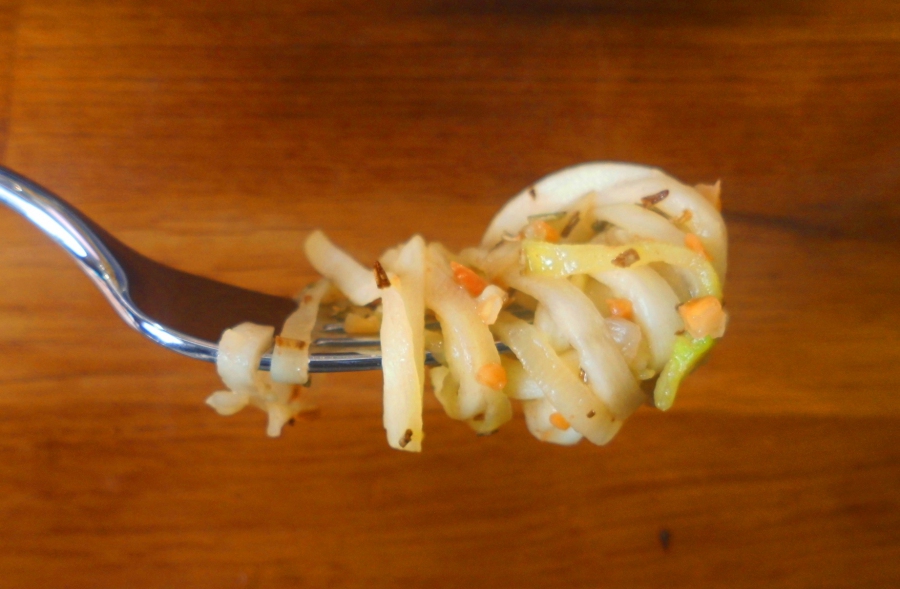 Zucchinispaghetti mit Rosmarin-Mandel-Butter