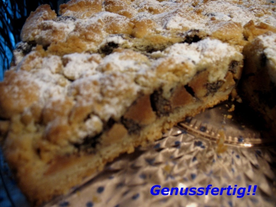 Genussfertige Quitten-Mohn-Torte mit Butterstreuseln 