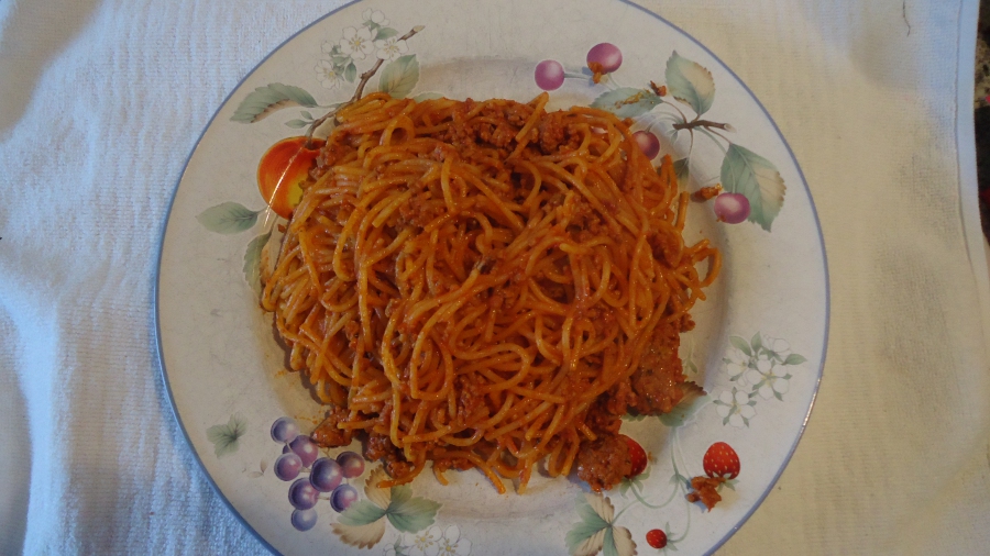 Tomatenspaghetti heiß servieren