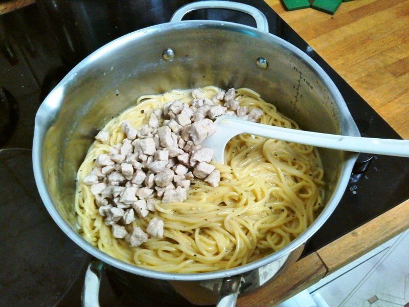 Spaghetti Puten-Carbonara im Topf