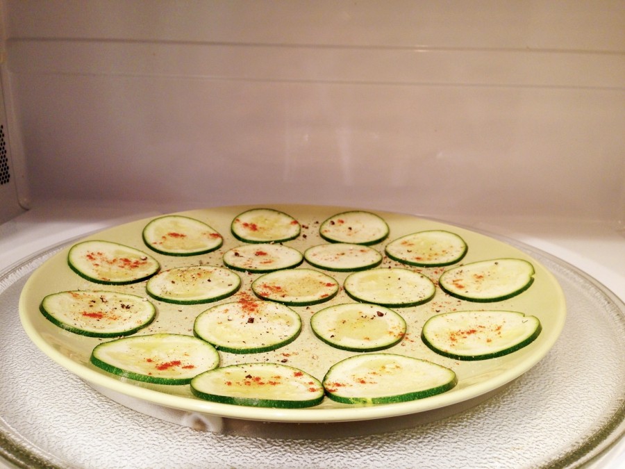 Zucchini Scheiben in der Mikrowelle 4-6 Minuten backen