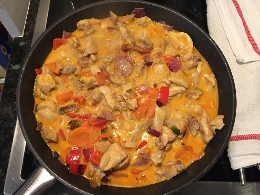 Das Thai-Curry kann anstatt mit Hühnchenfleisch auch mit Garnelen zubereitet werden.