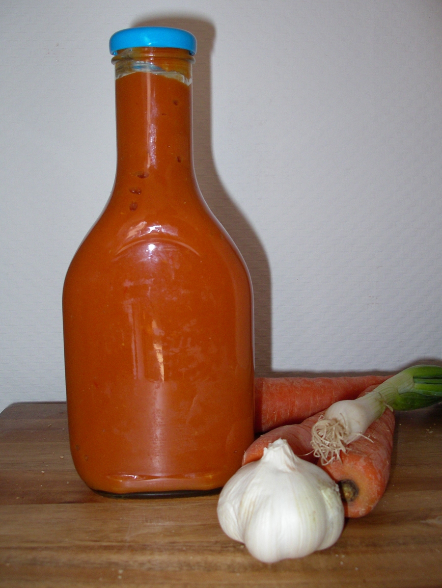 Ein Rezept für ganz schnell gerührtes Karotten-Ketchup. Es ergibt etwa einen halben Liter Karottenketchup.