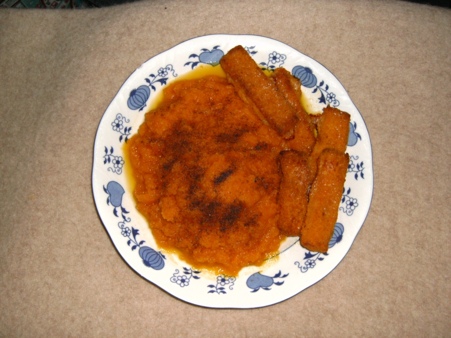 Fischstäbchen mit selbstgemachtem Karottenpüree