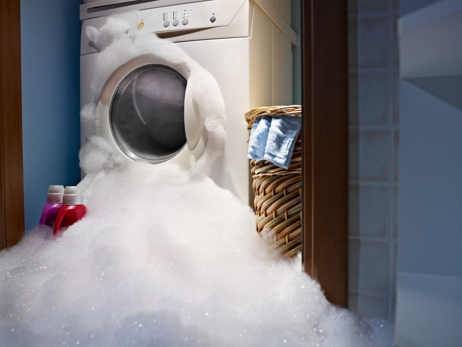 Wenn die Waschmaschine aus Versehen droht überzuschäumen, dann hilft dieser Tipp.