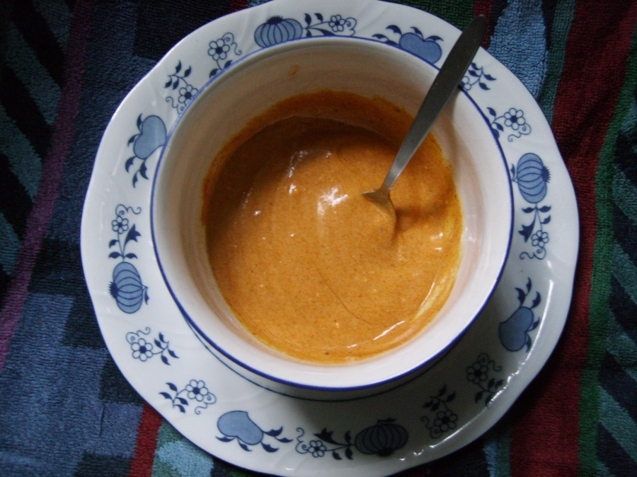 Das Joghurt mit der Vindaloo-Curry-Paste verrühren.