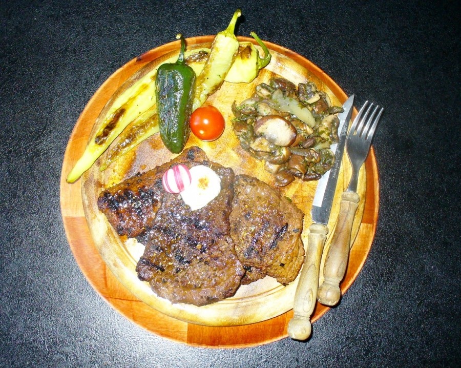 Mit gegrilltem Gemüse ist dieses Steak eine Köstlichkeit: Zart und sehr aromatisch.