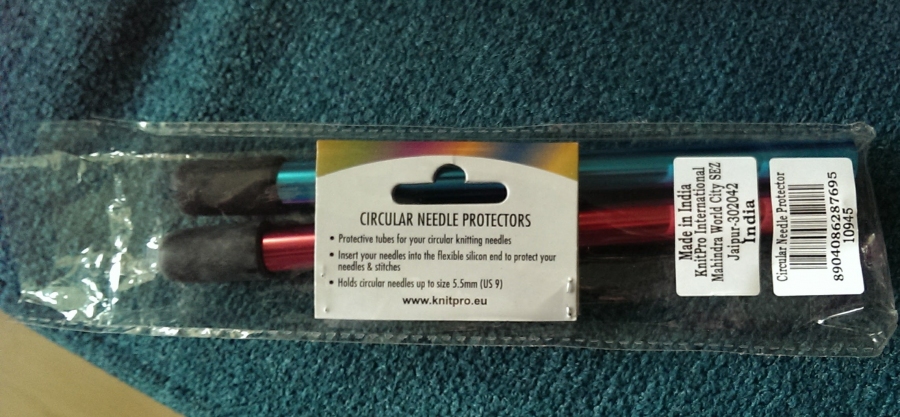 KnitPro ein ähnliches System auf den Markt gebracht, damit wir unsere Nadelspiele (ja immerhin 5 Stricknadeln) dauerhaft und zum Transport geeignet, geschützt weglegen können - ebenfalls genial