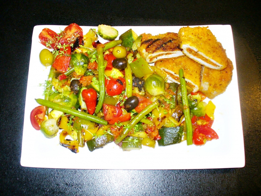 Wir essen sehr gerne Geflügel und frisches Gemüse. Dazu hier ein passendes Gericht: Pesto-Putenschnitzel mit knackigem Ofengemüse.