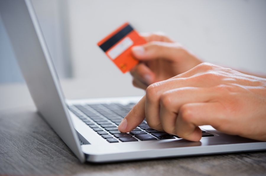 Auf Rechnung, per PayPal oder Sofortüberweisung: Seriöse Online-Shops bieten grundsätzlich immer mehrere Bezahlmöglichkeiten an.