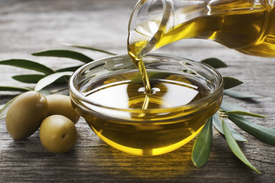 Die Anbaugebiete für Olivenbäume befinden sich fast ausschließlich in den am Mittelmeer gelegenen Staaten. Genau wie bei Wein haben das Herkunftsland und die Lage des Anbaugebiets großen Einfluss auf den Geschmack des Olivenöls.