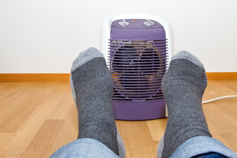 Kalte Füße sind sehr unangenehm. Sobald die Temperaturen fallen, leiden viele darunter. Was kann man tun? 