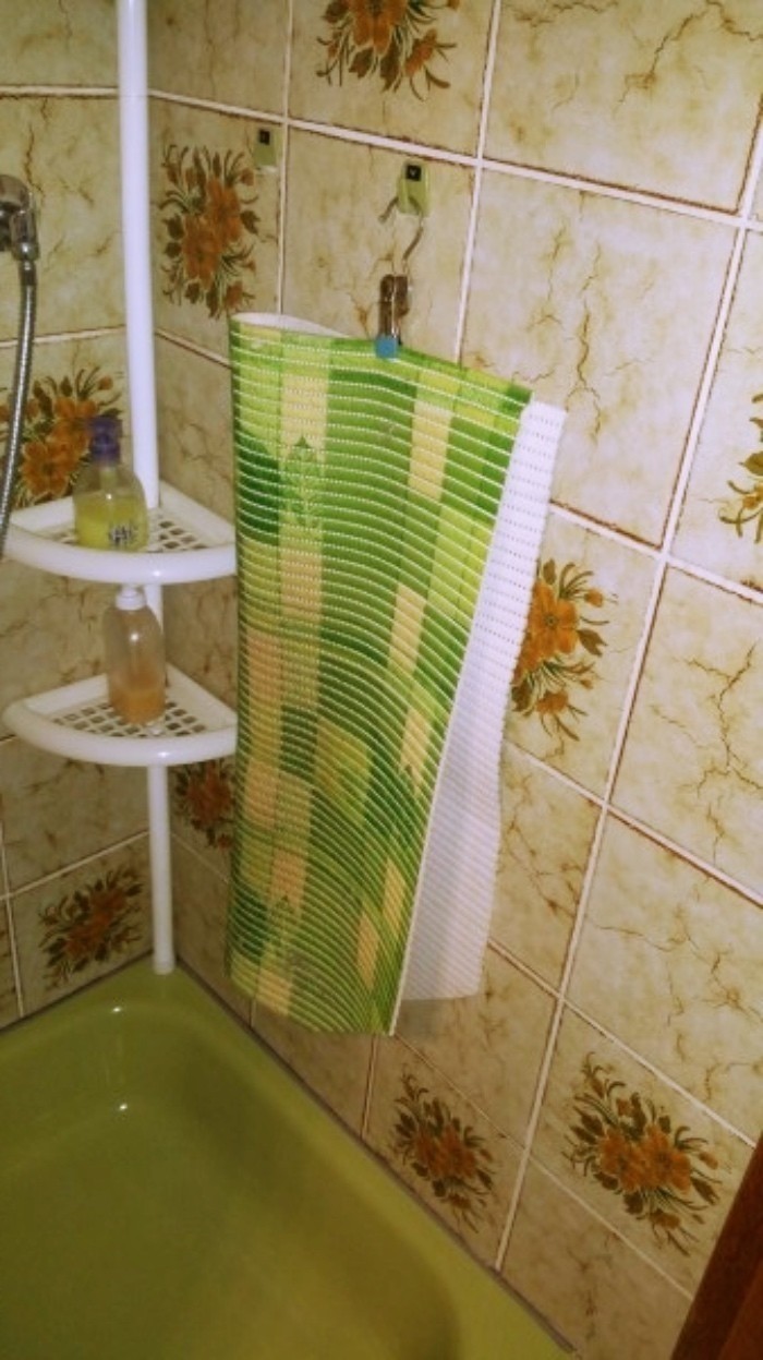 Wohin mit der Duschmatte nach dem Duschen? Vielleicht kann diesen Tipp der ein oder andere gebrauchen, der auch eine Duschmatte benutzt.