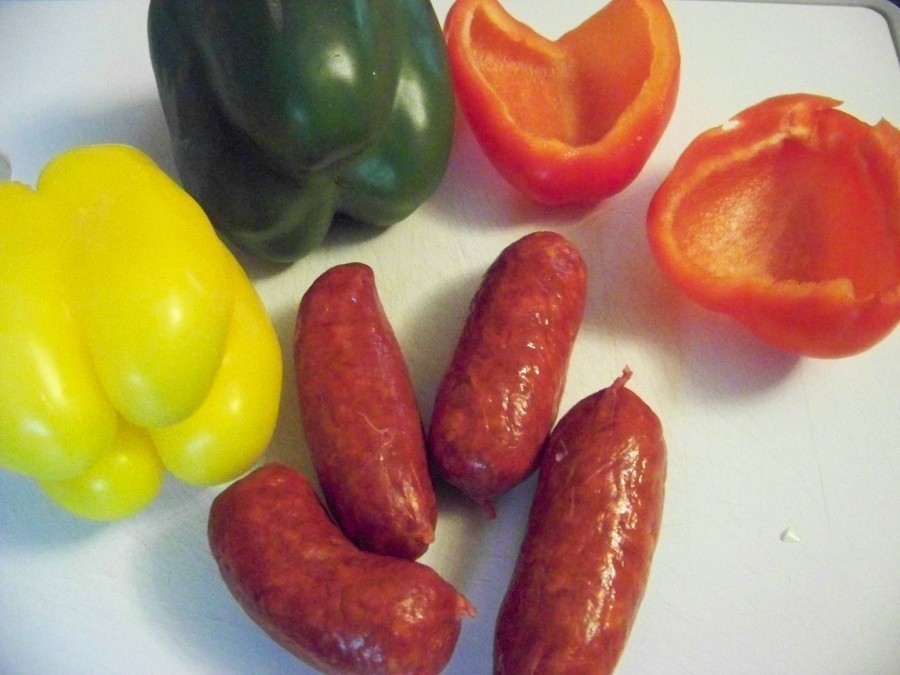 Die wichtigsten Zutaten für die Hähnchenpfanne: Paprika und Chorizo.