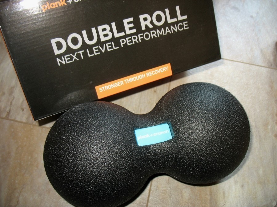 Der Double-Roll-Massageball besteht aus festem aber leichtem Hartschaum.