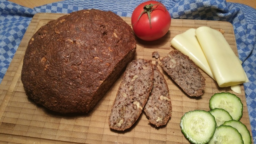 Zauberbrot ohne Getreide, das man auch vegan zubereiten kann: Ein Brot Rezept, das nicht auf die Hüften geht.
