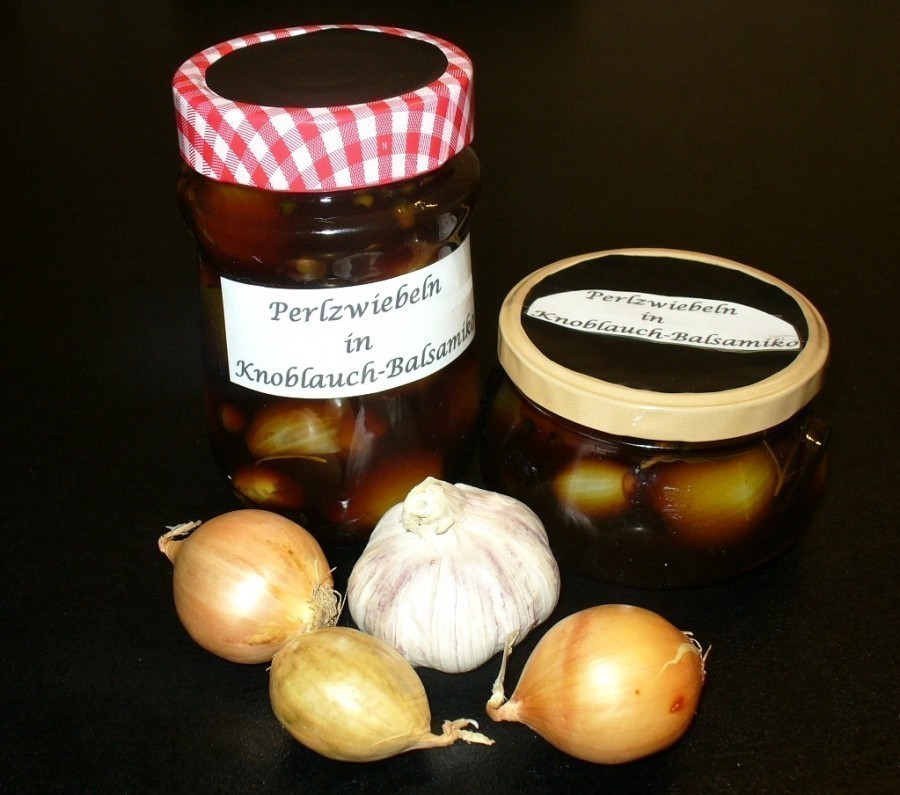 Die eingelegten Perlzwiebeln sind sehr empfehlenswert zur Käseplatte, auf dem Buffet, zu Gegrilltem oder als Beilage zum Abendbrot.