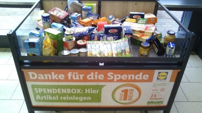 Die gesammelten Lebensmittel kommen bedürftigen Menschen zugute und werden rechtzeitig vor dem Osterfest in ganz Deutschland durch die Tafel verteilt.