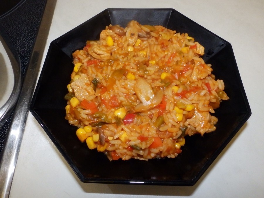 Der bunte Reistopf ist ein einfaches Rezept, das man mit einem Schnellkochtopf leicht nachkochen kann. Jetzt das Rezept lesen und ausprobieren. 