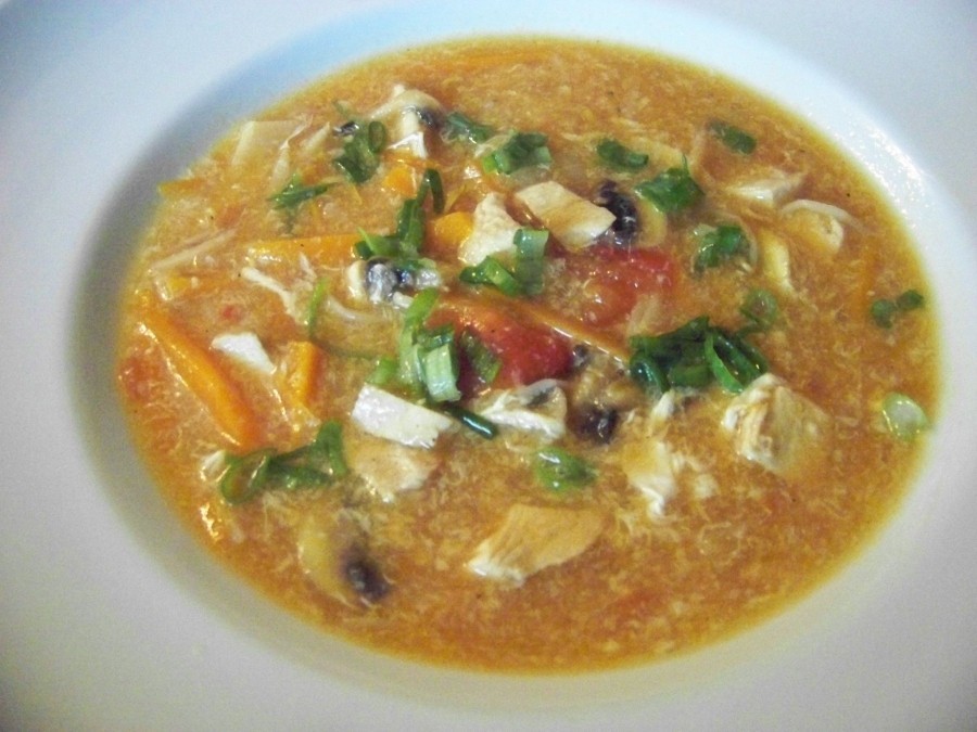Für diese Suppe gibt es so viele Rezepte: Hier stelle ich euch einmal meine Variante von einer Pekingsuppe vor. 