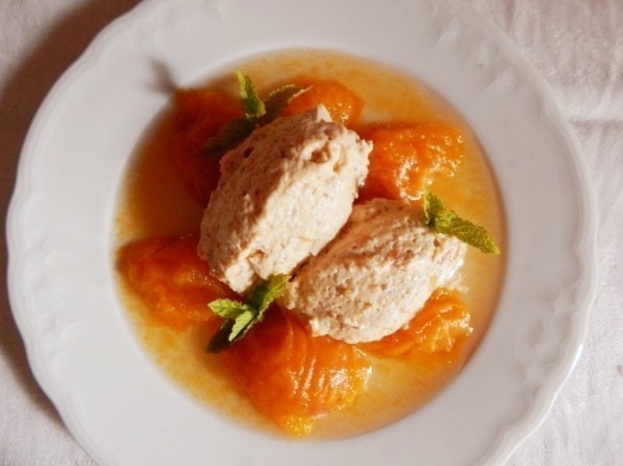 Rezept für eine Aprikosenmousse - ein köstliches Dessert für alle Aprikosenliebhaber. 