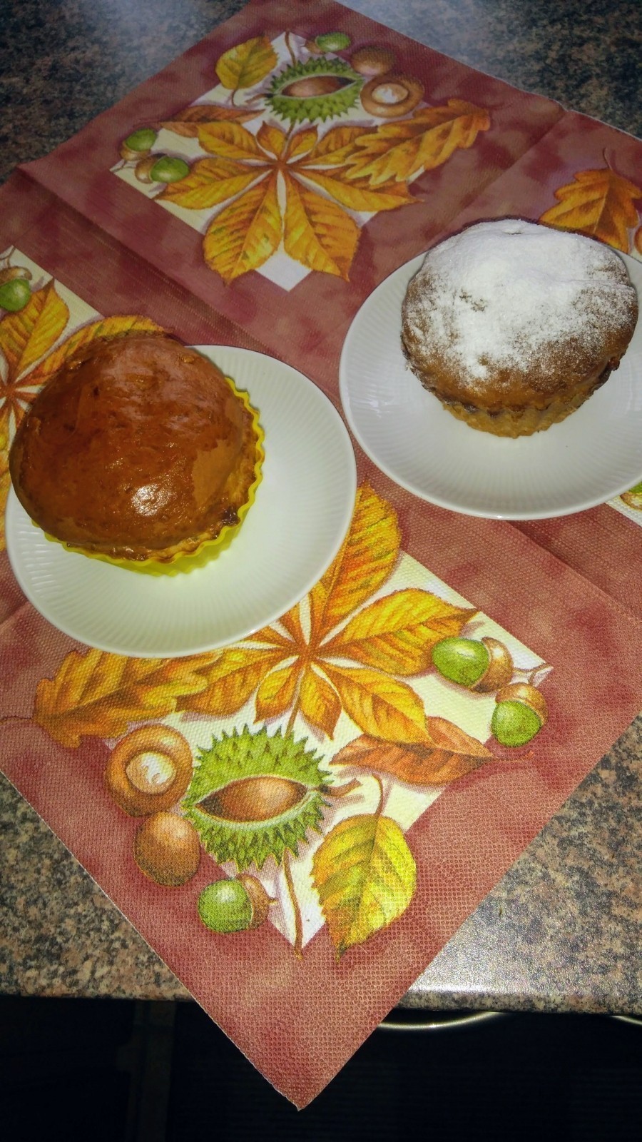 Aus dem Teig für für Apfelküchlein, können auch 12 größere und 6 kleinere Muffins geformt und gebacken werden.