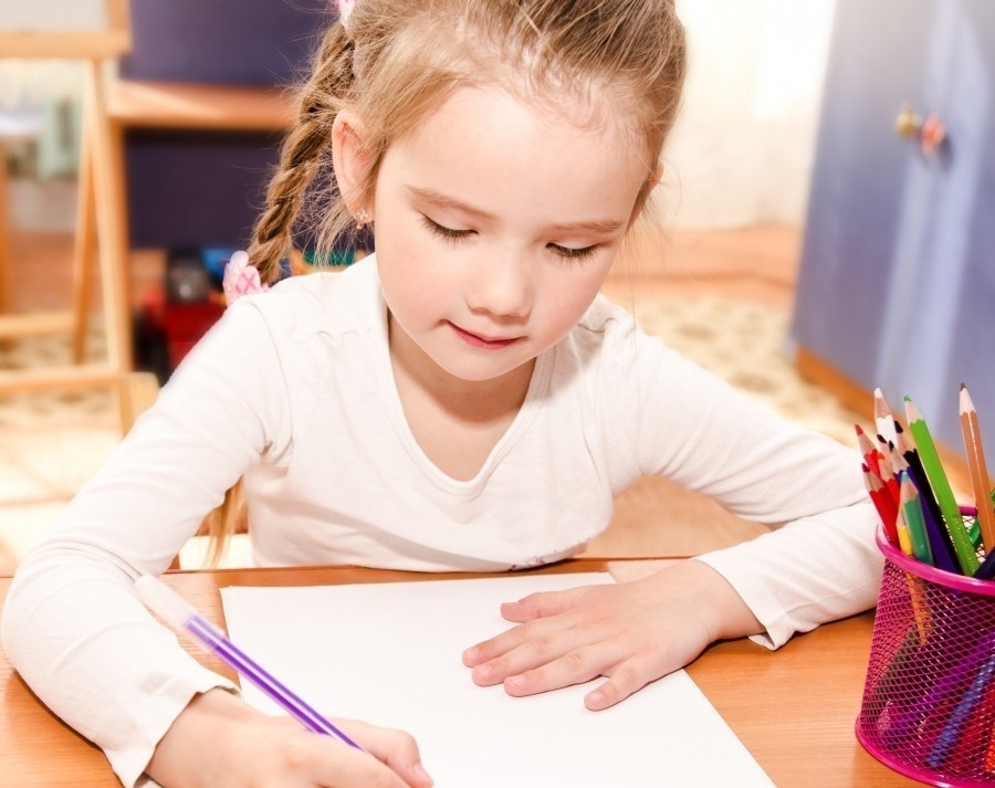 Kinder sind oft im Vorschulalter überfordert in Übungsheften zu arbeiten und haben keine Lust: Hier hilft dieser Tipp einer Erzieherin. 
