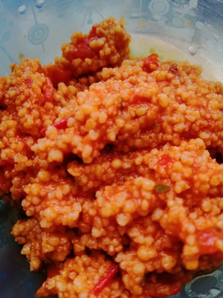 Ein schönes Couscous Rezept mit Tomaten und Paprika, das der ganzen Familie inklusive Kind schmeckt. 