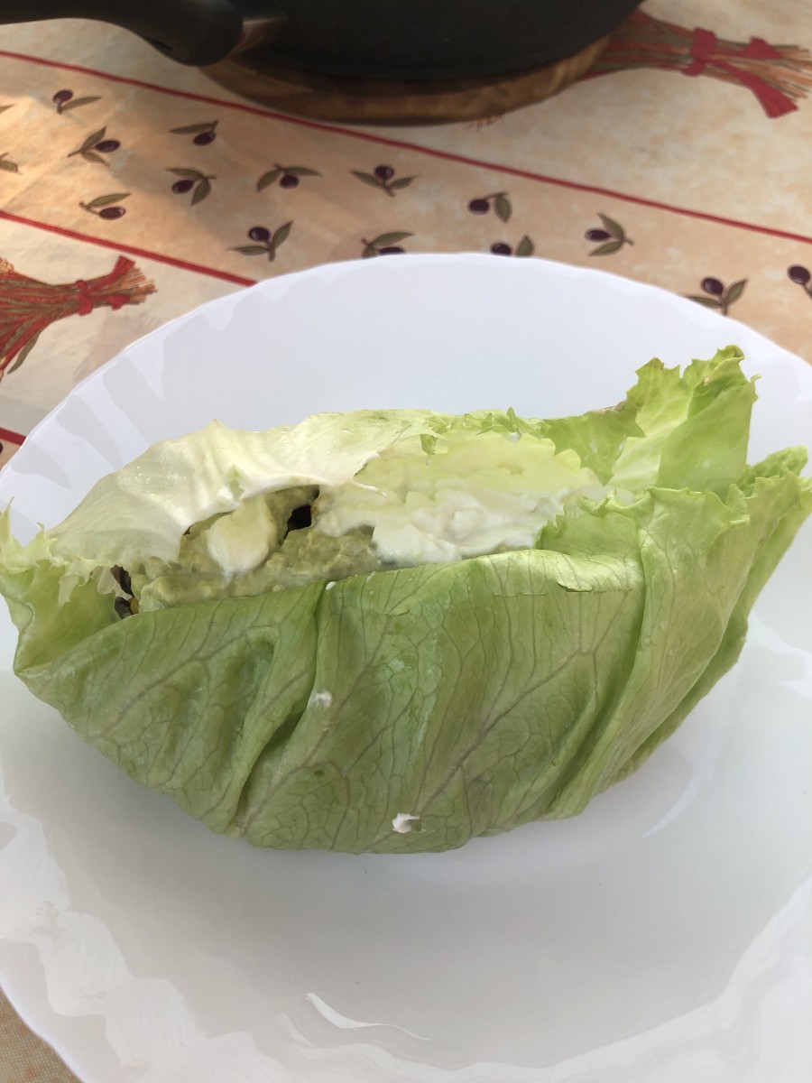 Die Salatblätter lassen sich super schließen und wie ein „normaler“ Wrap essen. Guten Appetit und viel Spaß beim Ausprobieren!