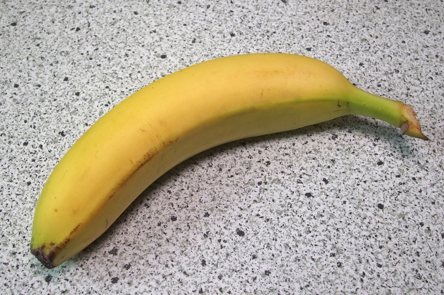 Schon ein Biss an einer Banane reicht aus, um die Schärfe nach zu scharfem Essen im Mundraum zu mildern.