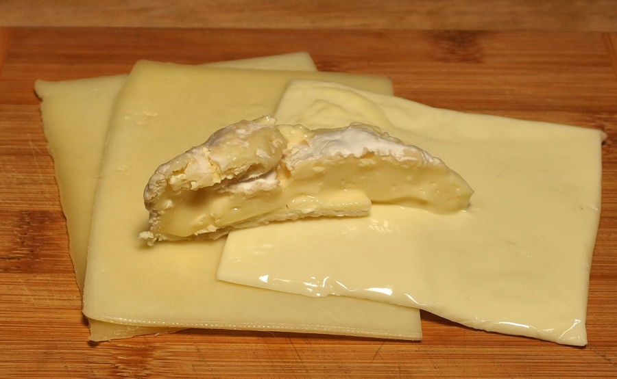 Aus Käseresten ganz einfach eine leckere Käsesoße zubereiten. Geht schnell und ist nicht schwer.