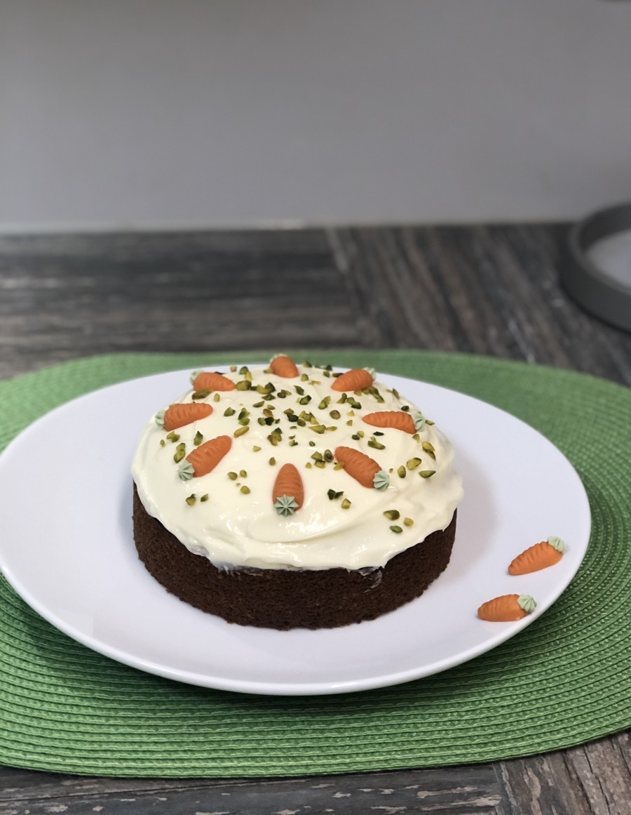Ein Rezept für einen leckeren saftigen Karottenkuchen. Man kann auch Rübli-Muffins aus dem Teig machen.