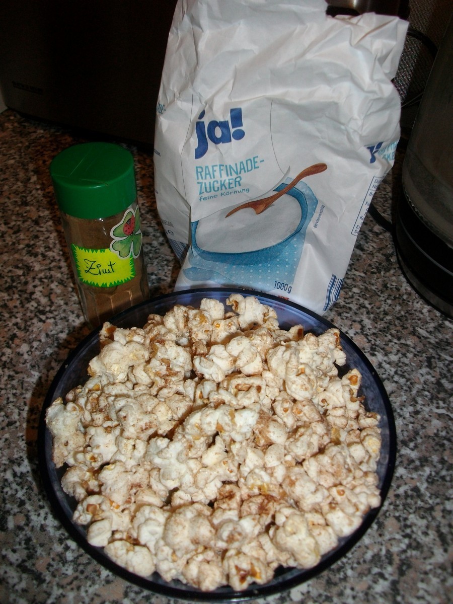 Wenn es unbedingt etwas Süßes sein muss, dann würze ich meine Popcorn einfach mit einer Zucker-Zimt-Mischung.