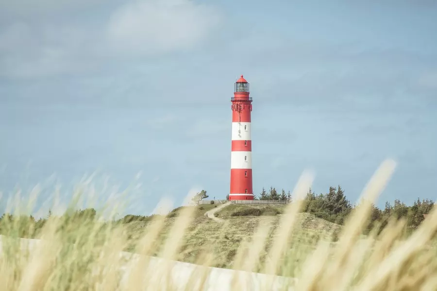 Der Leuchtturm ist ein Wahrzeichen der Insel Amrum. Mit ca. 42 m ist er der höchste Leuchtturm in ganz Nordfriesland.