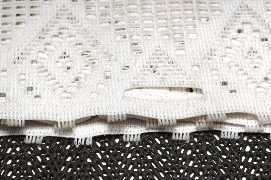 Weichspüler ist für den fiesen Grauschleier auf weißer Wäsche verantwortlich.