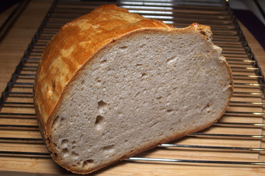Vorrats-Tipp: Wenn ihr ein Brot, Brötchen, Zopf, Pizzateig (aus Hefe) selber gebacken habt, nehmt es aus dem Ofen raus und gebt es lauwarm in den Tiefkühler.