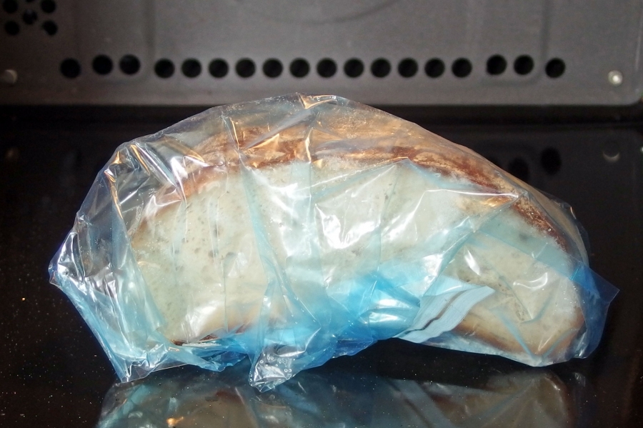 Brot bleibt in der Mikrowelle gut eine Woche frisch und weich wie am ersten Tag.