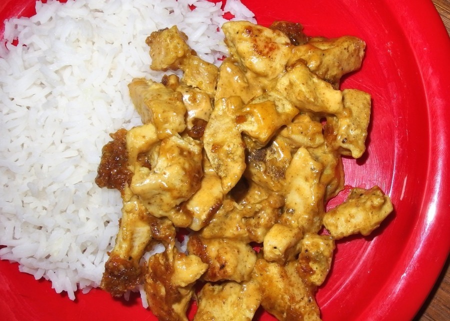 Rezept für Curry-Geschnetzeltes mit Hühnchenfleisch und Reis: Einfach nur lecker, superschnell und einfach zubereitet.