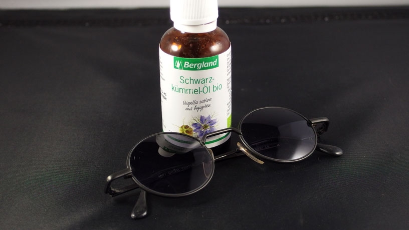 Sonnenallergie: Schwarzkümmelöl heilt die juckende Stelle innerhalb von Minuten.