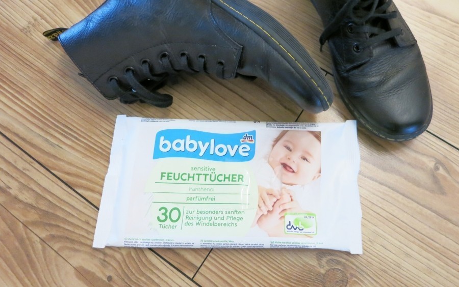 Ganz hervorragend lassen sich Lederschuhe mit Babyfeuchttüchern putzen. Probiere es einfach mal aus!
