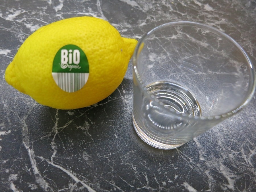 Mit einem vollen Schnapsglas frischgepressten Zitronensaft wirst du Durchfall auf der Stelle los.