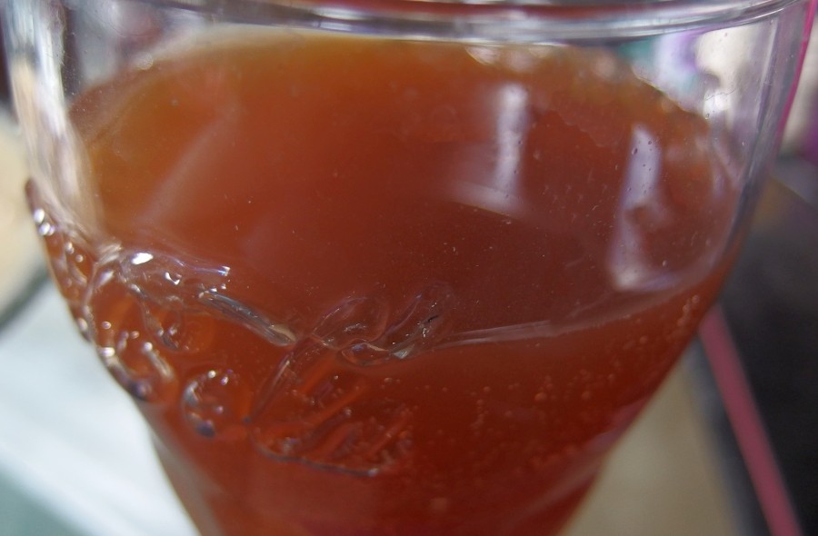 Mit Apfelsaft schmeckt Cola super! Cola 3:1 - je nach Geschmack (ausprobieren) mit Apfelsaft mischen und genießen.