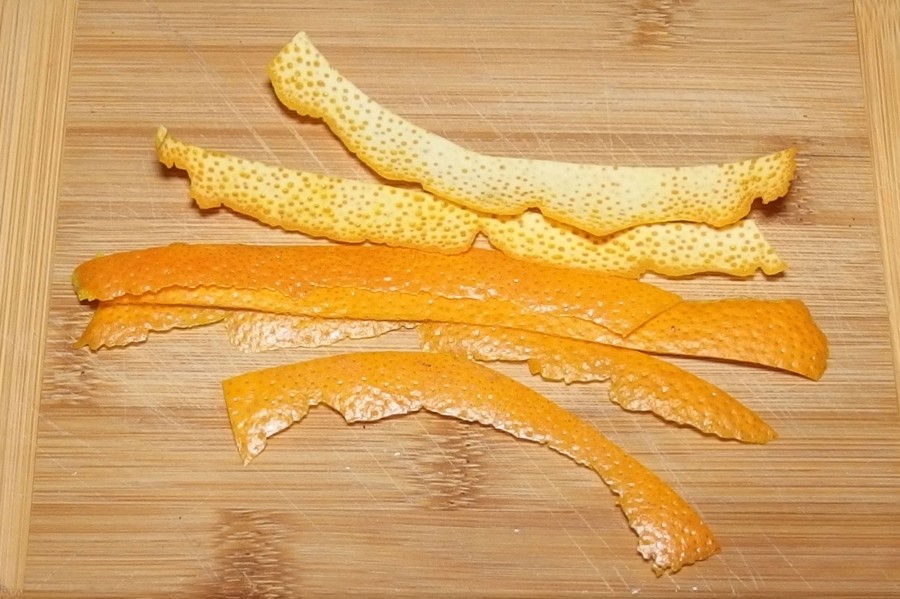 Orangen- und Zitronenaroma zum Kochen und Backen auf Vorrat.