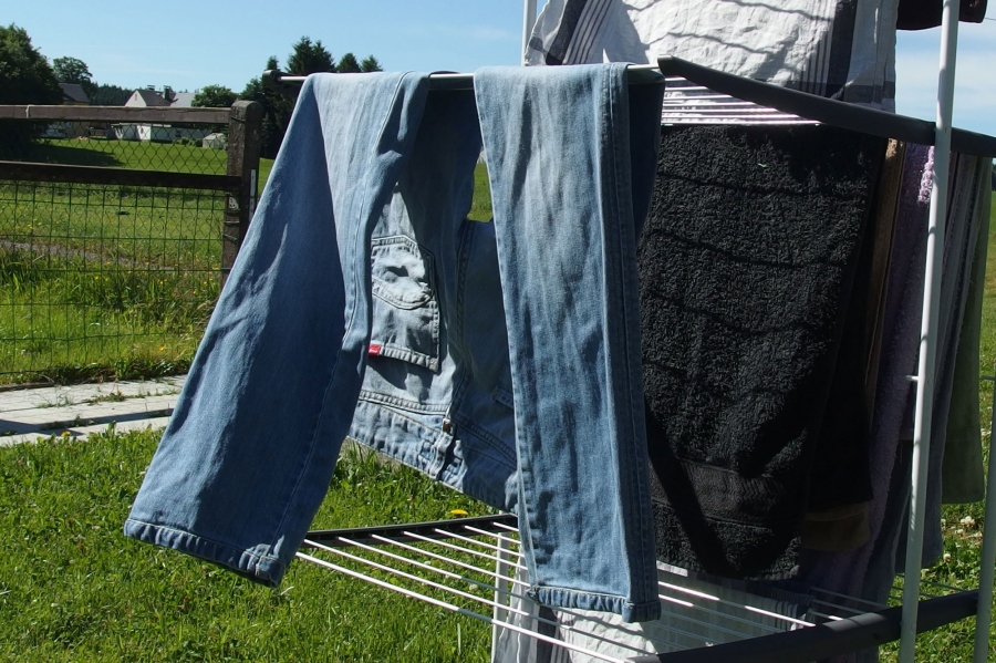 Wäsche bei einer ordentlichen Brise Wind aufhängen und das Bügeln entfällt.