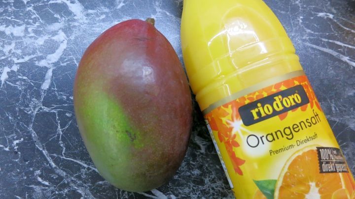 Schmeckt voll lecker, ist besonders gut auch für kleine Kinder und das Rezept kann man mit jeder Sorte Obst machen.