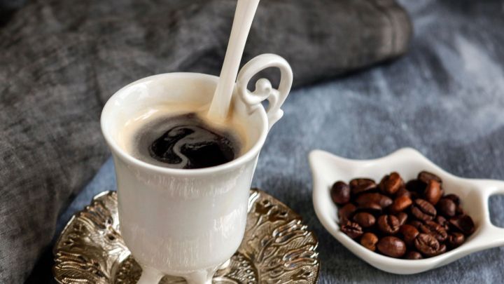 Kaffee nach Art des wilden Westens: Ein Tipp zum Schmunzeln, zum Kochen von starkem Kaffee.